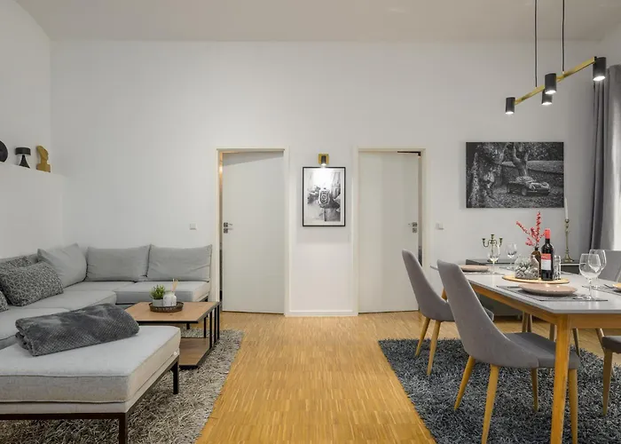 Sweethome - Luxus Pur - Grosse Kueche, Terrasse, Stellplatz, Wifi ハレ